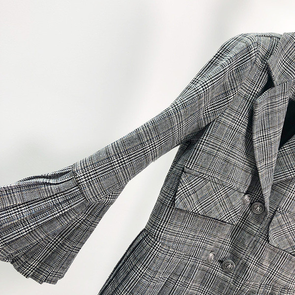 Γυναικείο καρό σακάκι  με πλισέ μανίκια