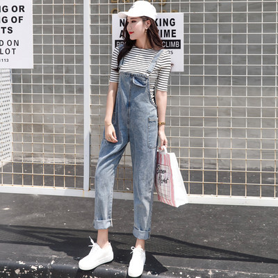 Μοντέρνα  γυναικεία ολόσωμη  φόρμα  τζιν σε μπλε χρώμα