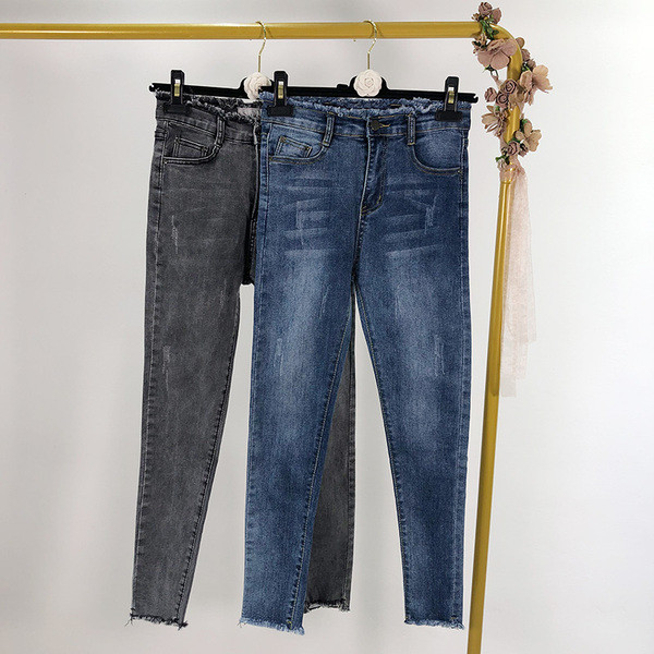 Női farmer karcsú modell szakadt motívumokkal, két színben