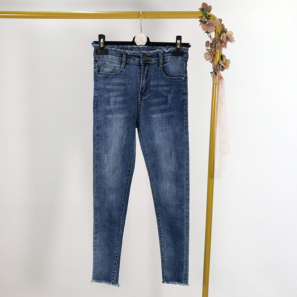 Női farmer karcsú modell szakadt motívumokkal, két színben