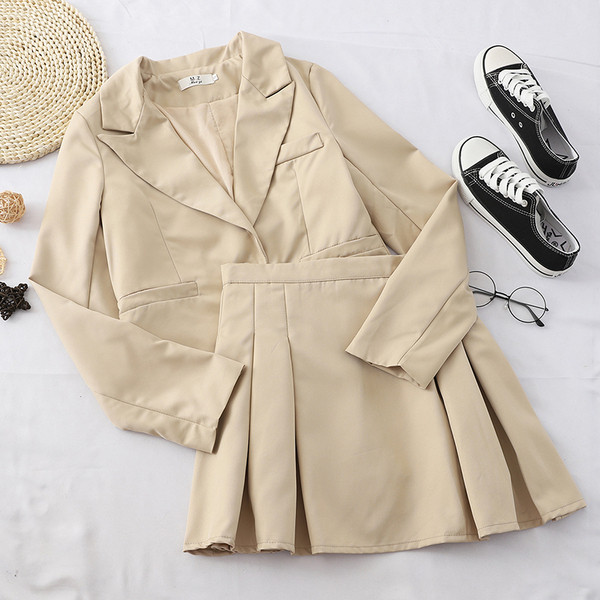 Κομψό γυναικείο κοστούμι  σακάκι και φούστα σε δύο χρώματα