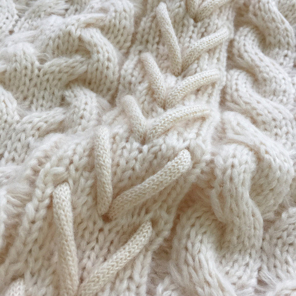 Χειμερινό γυναικείο πουλόβερ  με ψηλό κολάρο  σε κόκκινο, λευκό και κίτρινο χρώμα