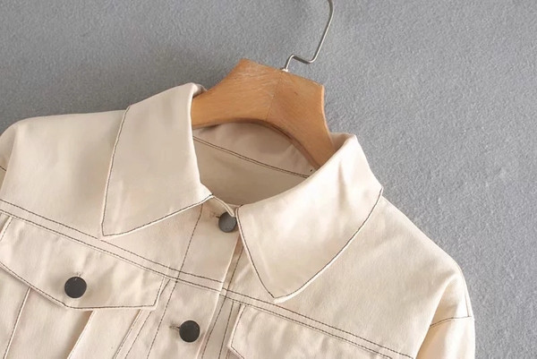 Νέο μοντέλο γυναικείο μπουφάν με τσέπες, κουμπιά και κλασικό γιακά