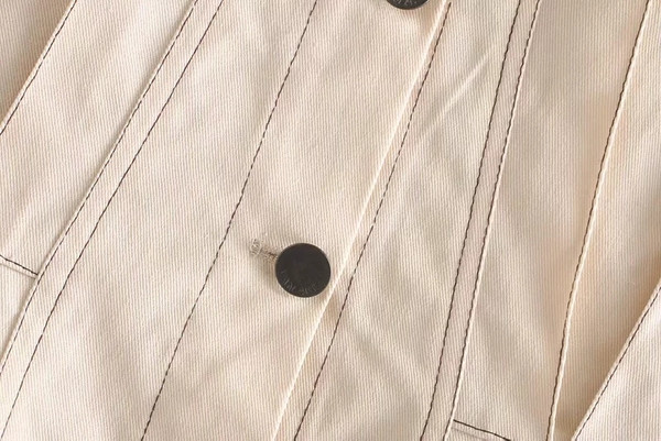 Νέο μοντέλο γυναικείο μπουφάν με τσέπες, κουμπιά και κλασικό γιακά