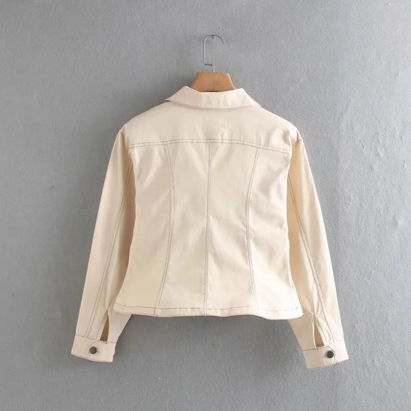 Νέο μοντέλο γυναικείο μπουφάν με τσέπες, κουμπιά και κλασικό γιακά