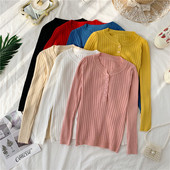 Pulover de dama cu nasturi si decolteu O