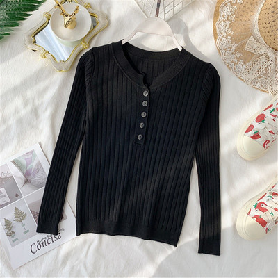 Pulover de dama cu nasturi si decolteu O