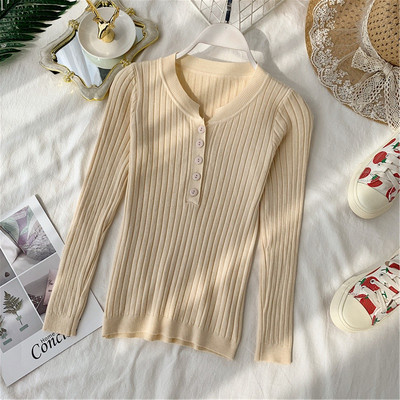 Pulover de dama cu nasturi si decolteu O