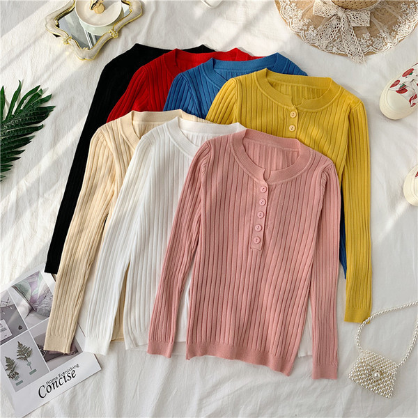 Pulover de dama cu nasturi si decolteu O