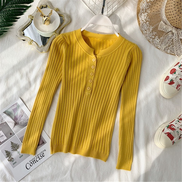 Pulover de dama cu nasturi si decolteu O