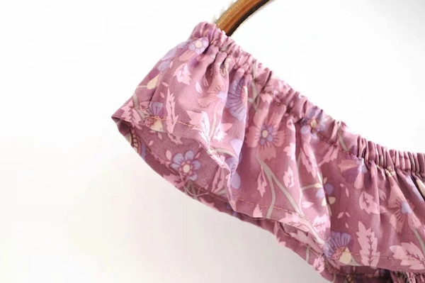 Μοντέρνο γυναικείο φόρεμα σε μωβ χρώμα με  ντεκολτέ