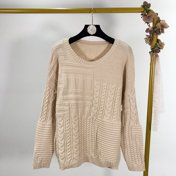 Μοντέρνο πουλόβερ γυναικών με μακριά μανίκια με μπεζ μανίκι