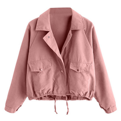 Γυναικείο  σύντομο μπουφάν για το φθινόπωρο με τσέπη και κουμπιά σε ροζ χρώμα
