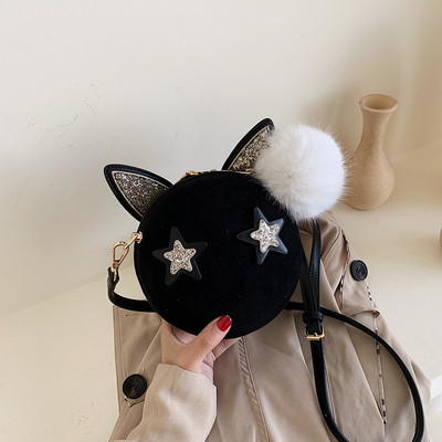 Νέο μοντέλο γυναικεία  τσάντα μοντέλου με τρισδιάστατο στοιχείο και μεγάλη λαβή