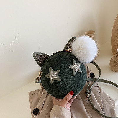 Νέο μοντέλο γυναικεία  τσάντα μοντέλου με τρισδιάστατο στοιχείο και μεγάλη λαβή