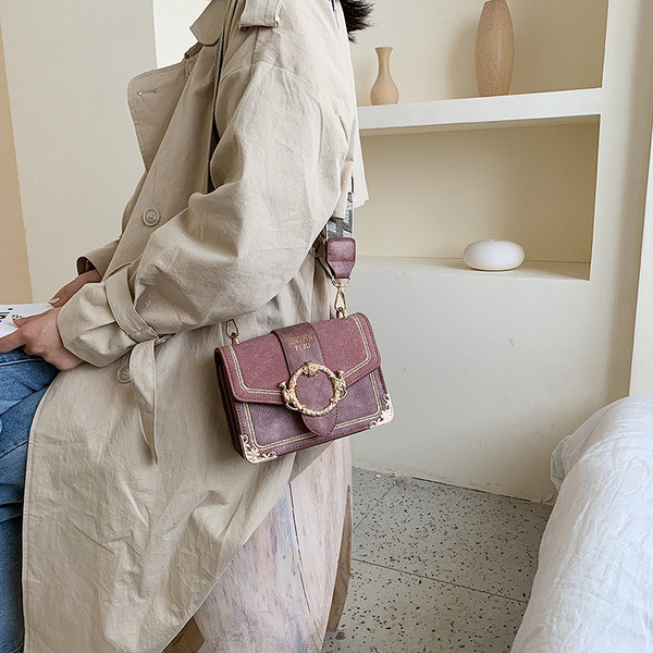 Modern női táska fém díszítéssel, három színben