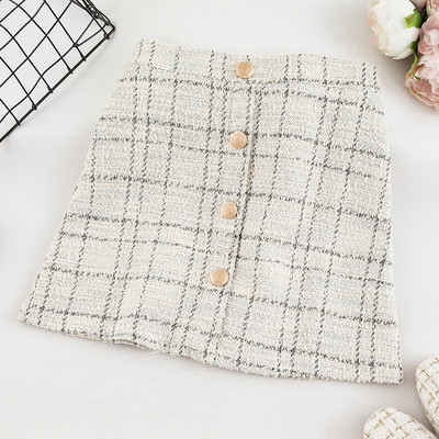 Stílusos női kockás szoknya három színben, gombokkal