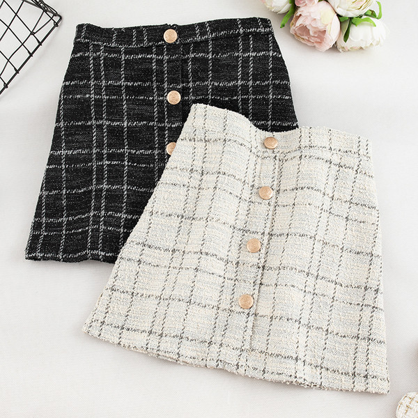 Stílusos női kockás szoknya három színben, gombokkal