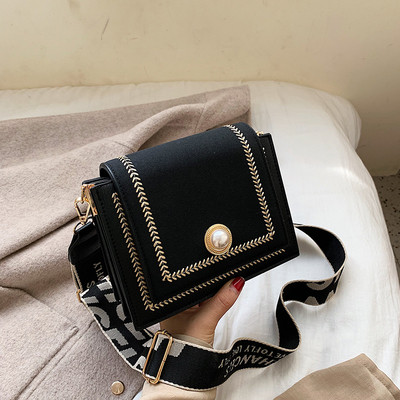 Τετράγωνη γυναικεία τσάντα με μεγάλη λαβή σε διάφορα χρώματα