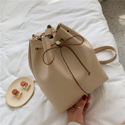 Μοντέρνα γυναικεία έκο  δερμάτινη τσάντα με μακριά λαβή