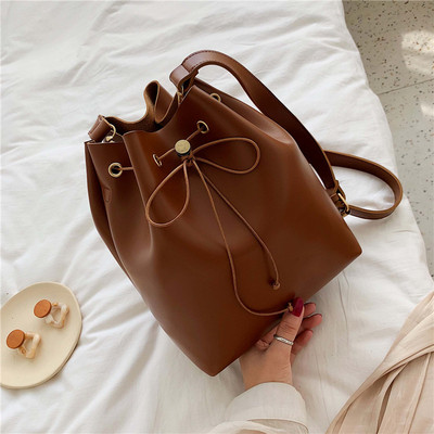 Μοντέρνα γυναικεία έκο  δερμάτινη τσάντα με μακριά λαβή