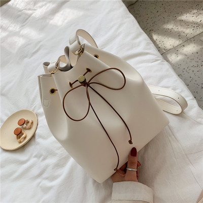 Μοντέρνα γυναικεία έκο  δερμάτινη τσάντα με μακριά λαβή