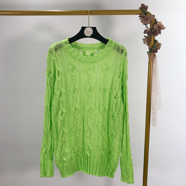 Λεπτό γυναικείο πουλόβερμε  ντεκολτέ και μακριά μανίκια σε πράσινο και πορτοκαλί χρώμα