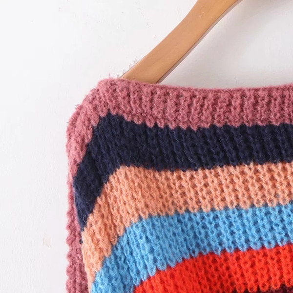 Κορυφαίο γυναικείο πουλόβερ - ντεκολτέ με γκρι και κόκκινο χρώμα