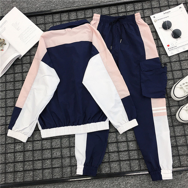 Дамски спортен екип от две части в тъмносин цвят