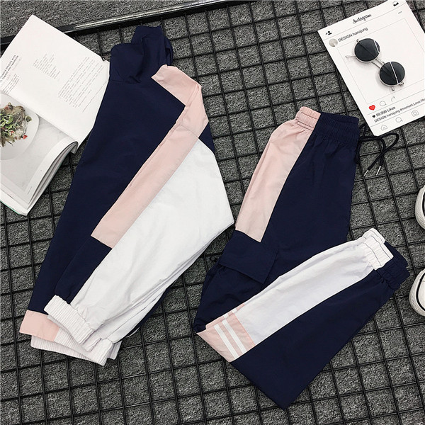 Дамски спортен екип от две части в тъмносин цвят