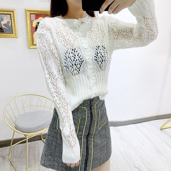 Cardigan de dama subtire in doua modele cu decolteu oval si nasturi in mai multe culori