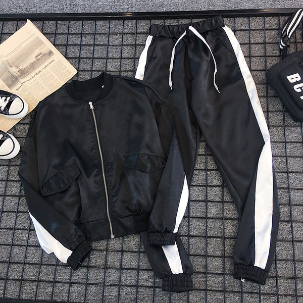 Αθλητικό γυναικείο σετ με λευκά μπορντούρα σε διάφορα χρώματα