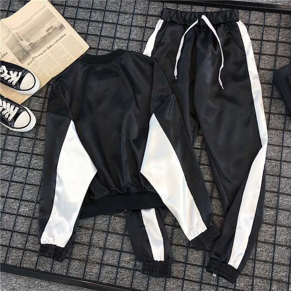 Αθλητικό γυναικείο σετ με λευκά μπορντούρα σε διάφορα χρώματα