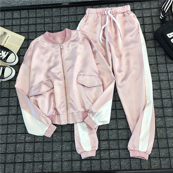 Αθλητικό γυναικείο σετ με λευκά μπορντούρα σε διάφορα χρώματα