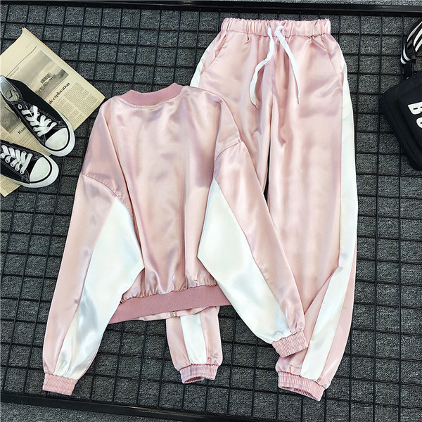 Αθλητικό γυναικείο σετ με λευκά μπορντούρα σε διάφορα χρώματα