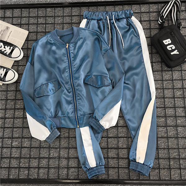 Αθλητικό γυναικείο σετ με λευκά μπορντούρα σε διάφορα χρώματα