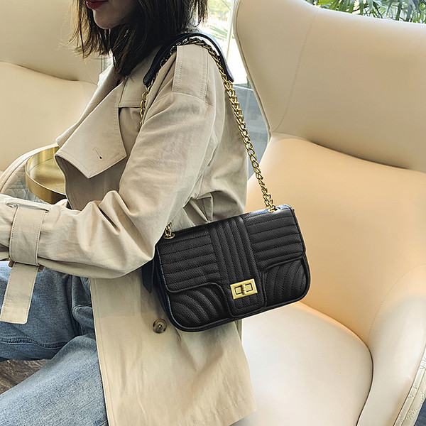 Γυναικεία έκο δερμάτινη τσάντα με αλυσίδα