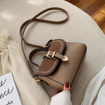 Μοντέρνα γυναικεία τσάντα με πόρπη σε διάφορα χρώματα