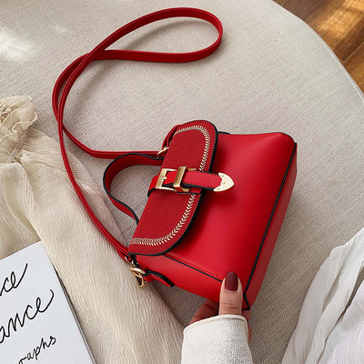 Μοντέρνα γυναικεία τσάντα με πόρπη σε διάφορα χρώματα