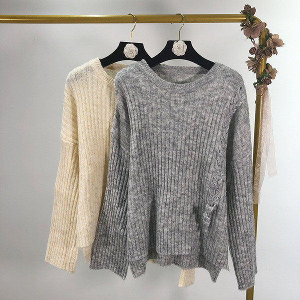 Pulover de dama cu decolteu oval cu cravate si crapaturi laterale in doua culori