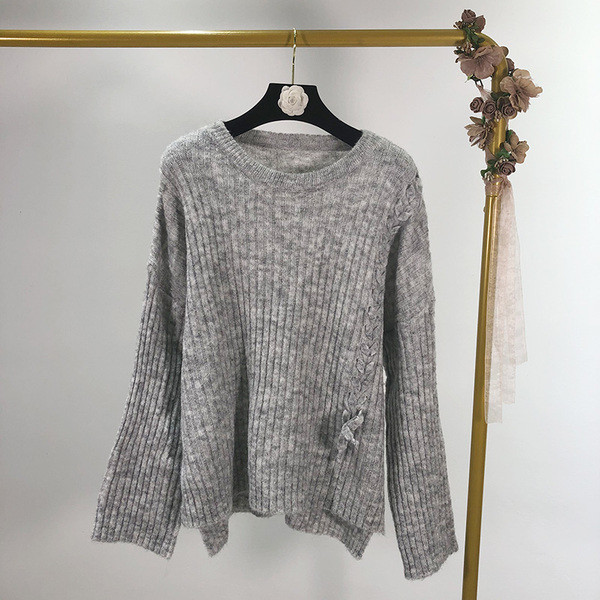 Pulover de dama cu decolteu oval cu cravate si crapaturi laterale in doua culori