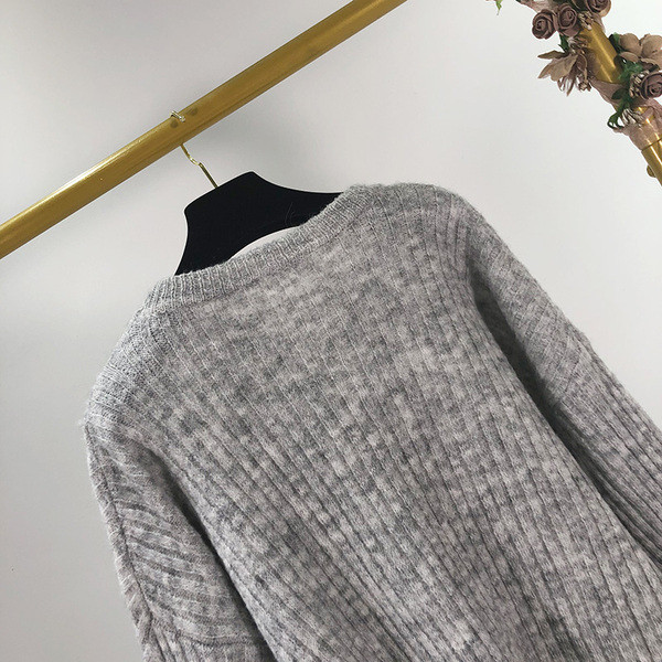 Pulover de dama cu decolteu oval cu cravate si crapaturi laterale in doua culori