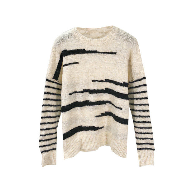 Γυναικείο  πουλόβερ με ωοειδές λαιμόκοκκο και ριγέ μανίκια