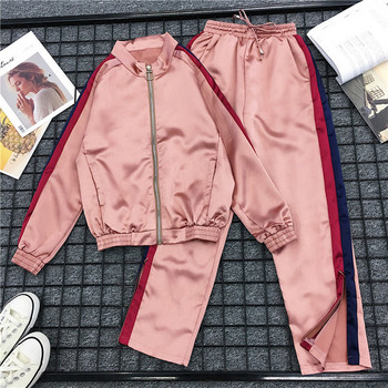 Спортен дамски комплект от две части в розов цвят с цветни кантове