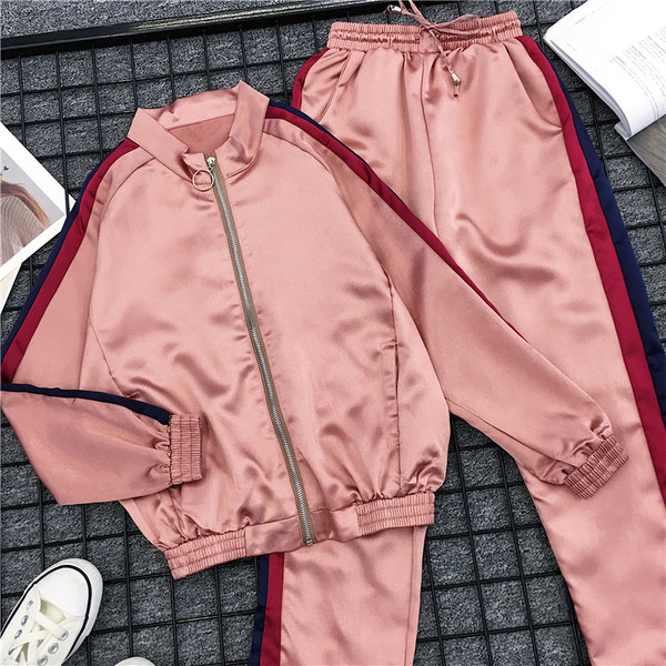 Αθλητικό  γυναικείο σετ  σε ροζ χρώμα με έγχρωμες άκρες