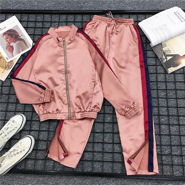 Αθλητικό  γυναικείο σετ  σε ροζ χρώμα με έγχρωμες άκρες