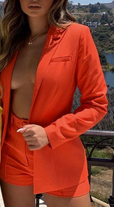 Κομψό γυναικείο σετ  σακάκι + σορτς σε τρία χρώματα