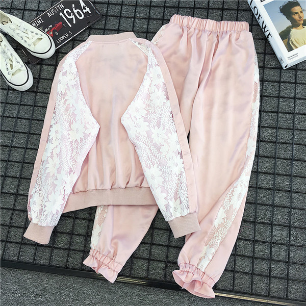 Mindennapi női kétrészes szett rózsaszín csipkével