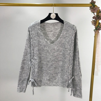 Γυναικεία κοντό πουλόβερ με λαιμόκοψη και κορδόνια σε μπεζ και γκρι χρώμα