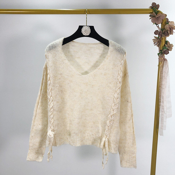 Γυναικεία κοντό πουλόβερ με λαιμόκοψη και κορδόνια σε μπεζ και γκρι χρώμα